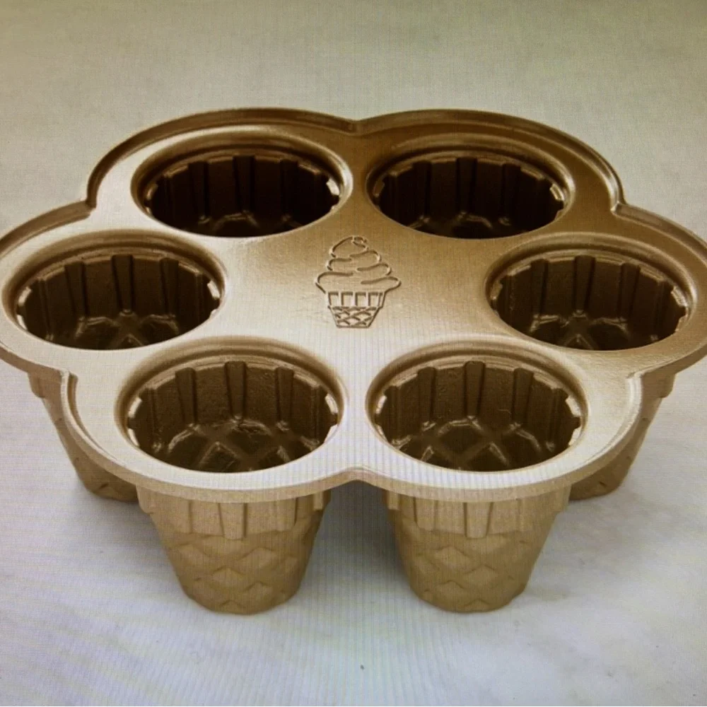Williams Sonoma Gold Ice Cream Cone Cupcake Pan